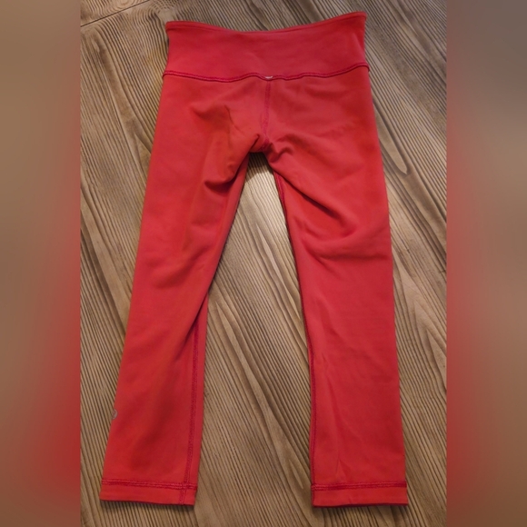 Lululemon Athletica Mid- Rise Berry/Red Cropped Reversible Leggings- Snake Print - Picture 11 of 11